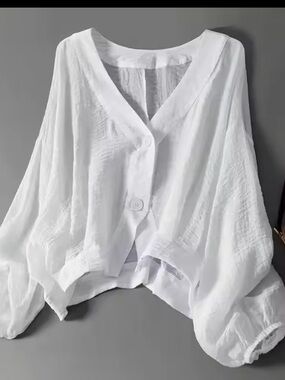 NWB RAGLAN SLEEVES SHORT TOP OR COVER UP OS